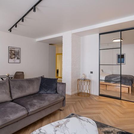 Mucenieku Street 1-Bedroom Stylish Apartment Riga Dış mekan fotoğraf